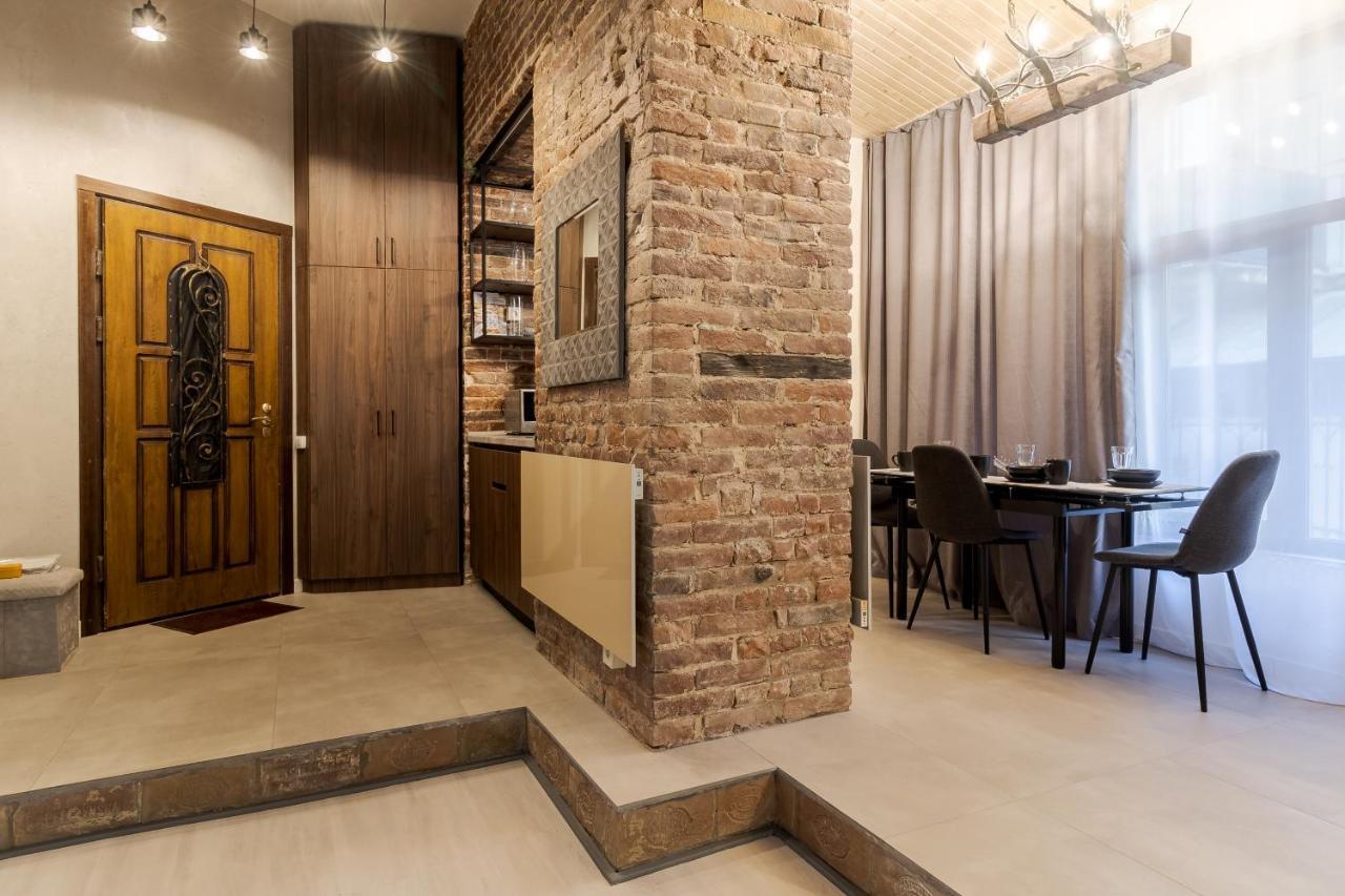 Lesi Apartment With Terrace 利沃夫 外观 照片