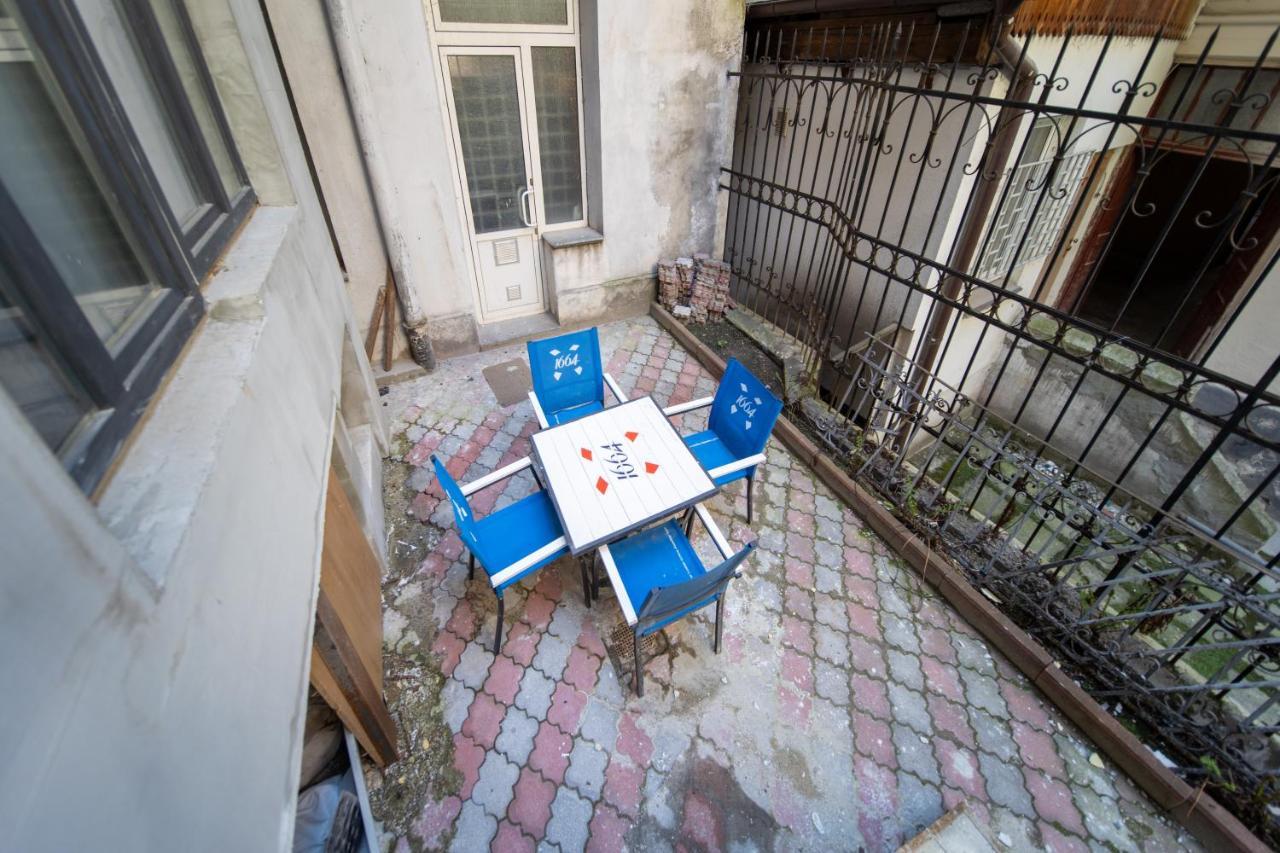 Lesi Apartment With Terrace 利沃夫 外观 照片
